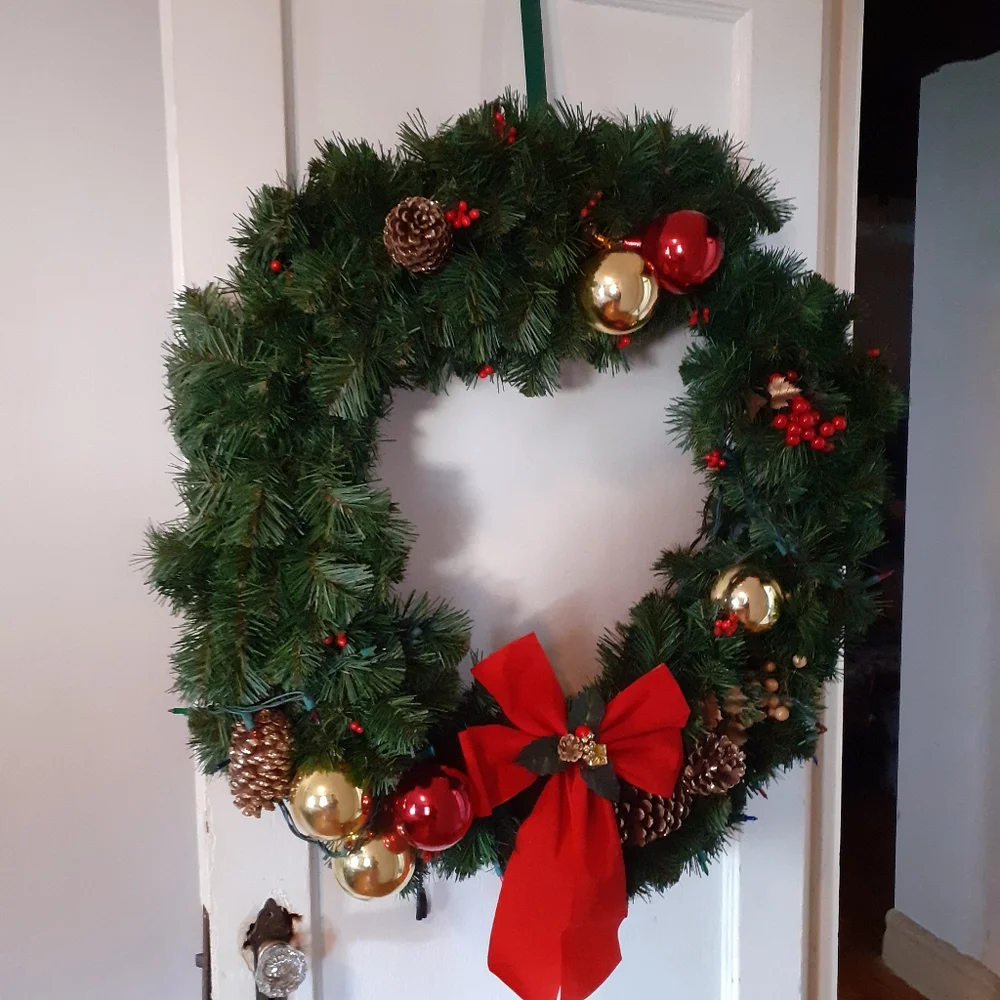 Large realistic door wreath w/ working lights and ornaments